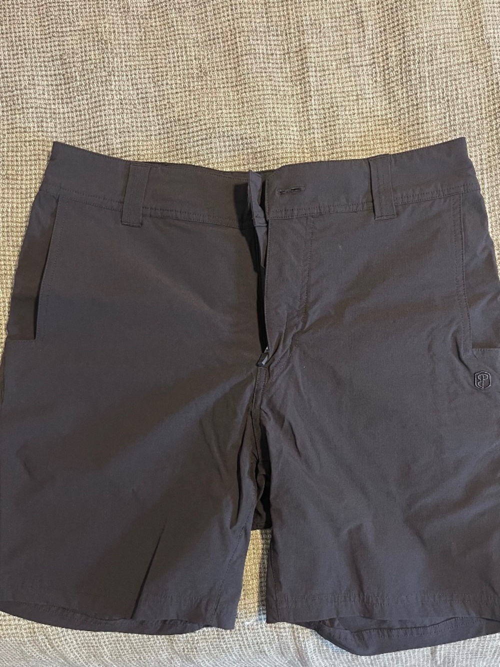 Born Primitive Black Traverse short Sz 32